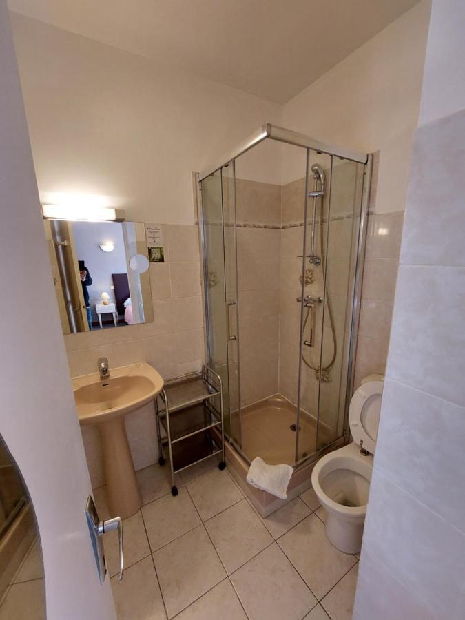 L'Accent - Hotel 2 Etoiles Et Restaurant - Logis Hotels Astaffort Εξωτερικό φωτογραφία