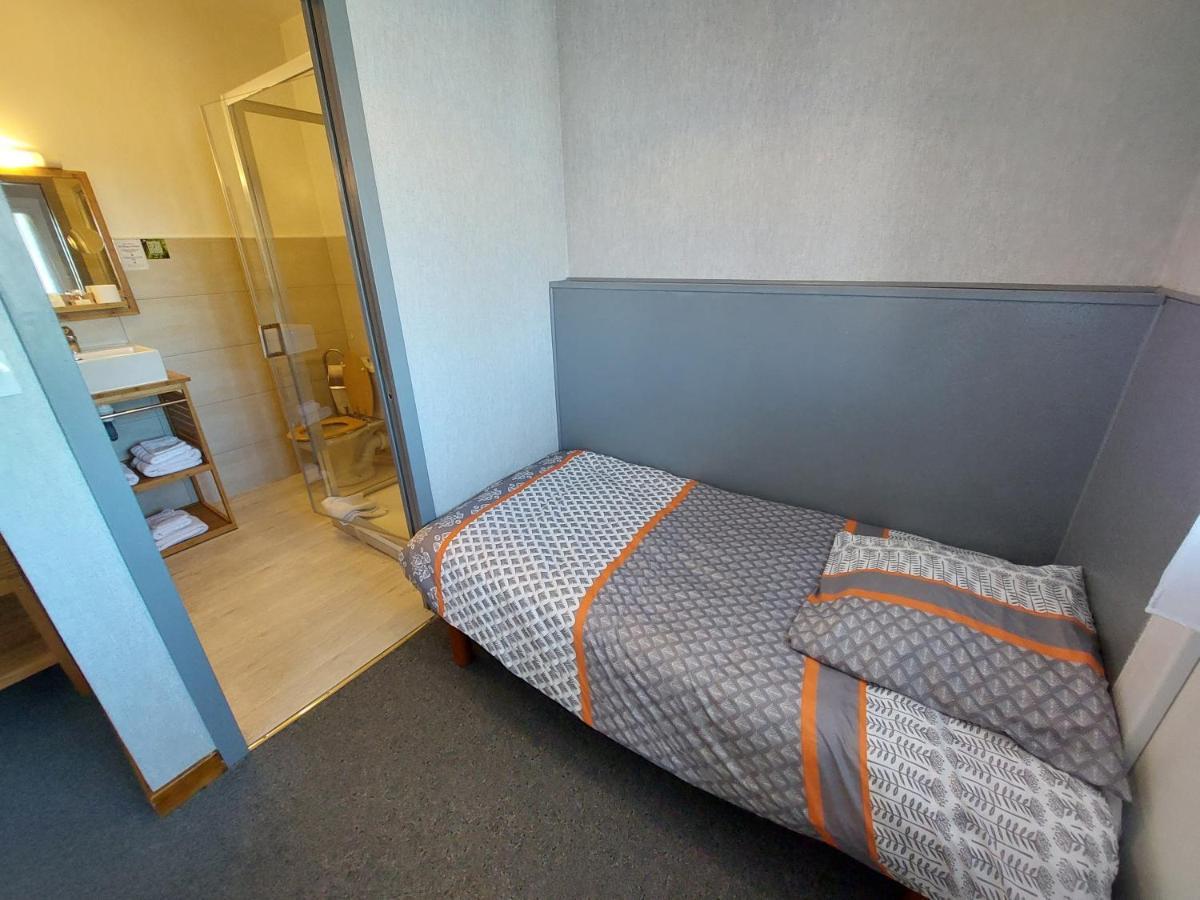 L'Accent - Hotel 2 Etoiles Et Restaurant - Logis Hotels Astaffort Εξωτερικό φωτογραφία
