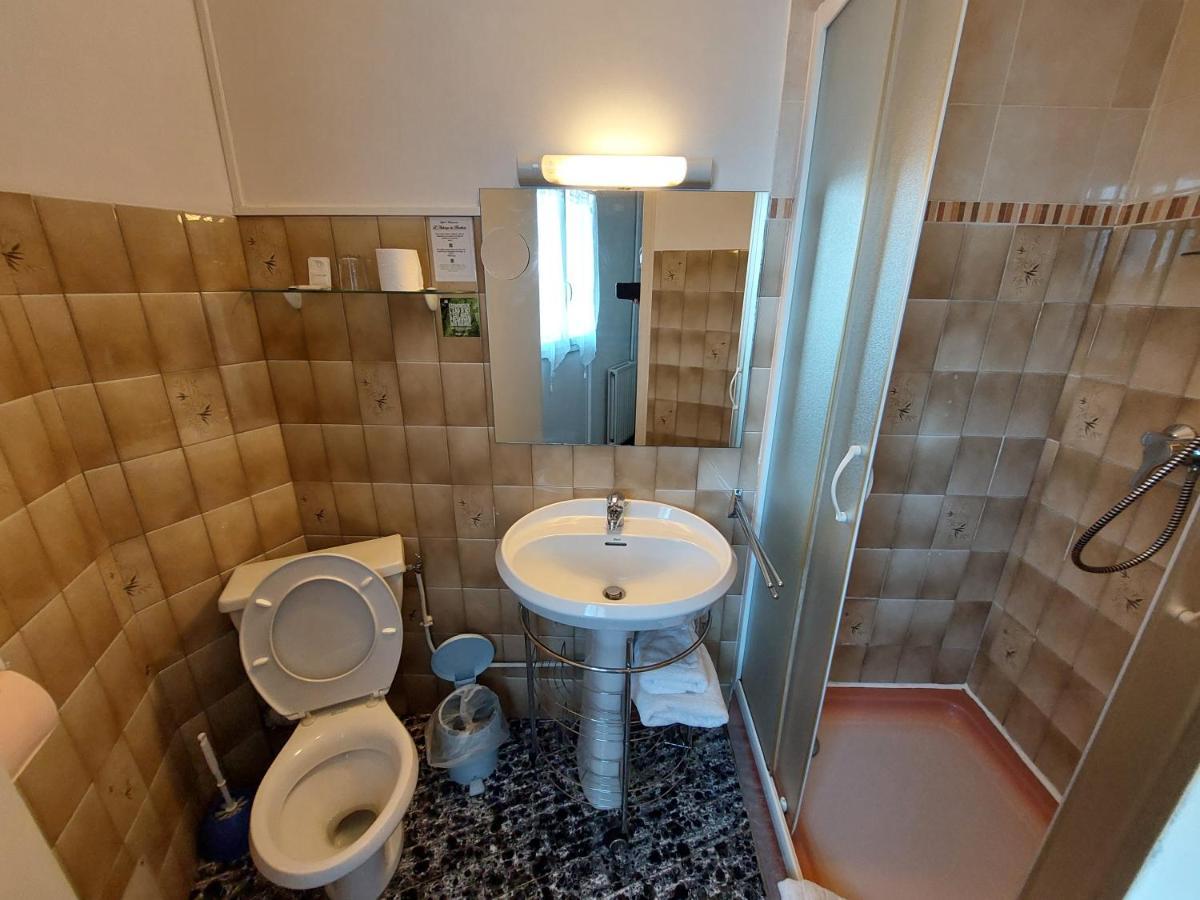 L'Accent - Hotel 2 Etoiles Et Restaurant - Logis Hotels Astaffort Εξωτερικό φωτογραφία